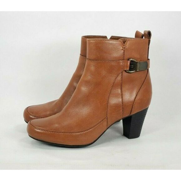 clarks low heel boots